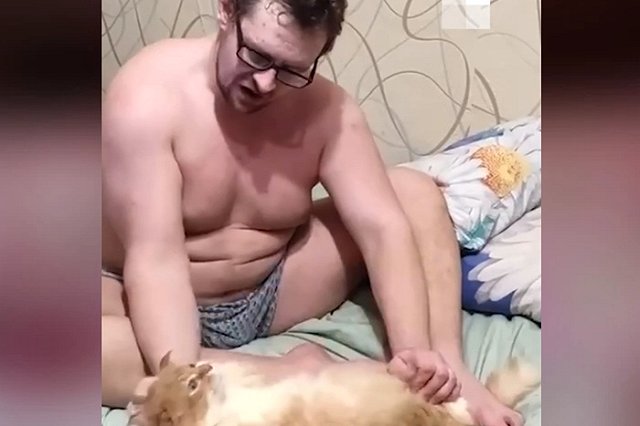 Свердловский блогер-живодер снимает издевательства над своим котом на видео