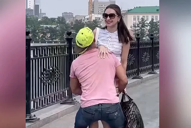 Стриптизер из Екатеринбурга приставал к девушкам на Плотинке