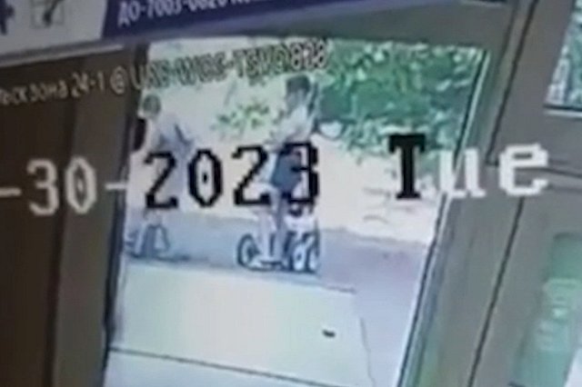 В Свердловской области девочка разбила голову во время прогулки из-за незакреплённых перил