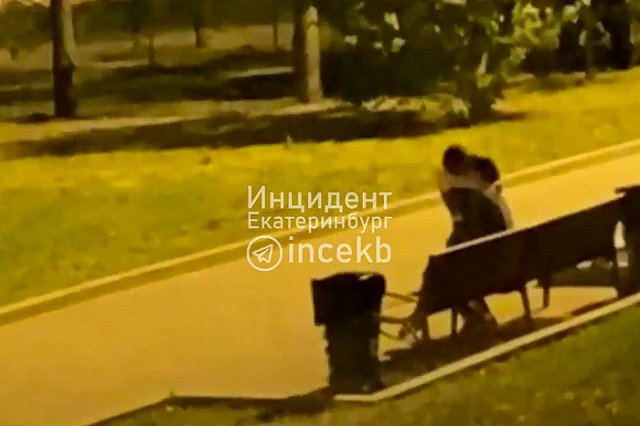 Екатеринбуржцы пожаловались на непристойное поведение пары в центре