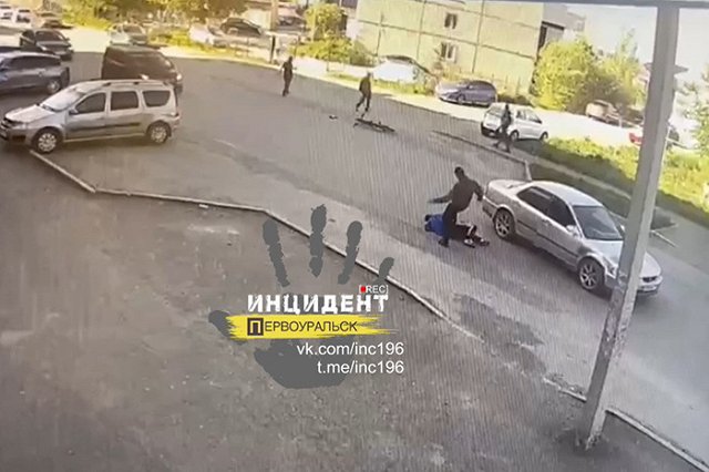 Свердловские полицейские задержали велосипедиста, жестоко избившего водителя легковушки