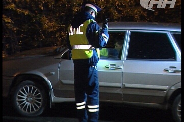 На Урале водитель «Лады» пытался вытолкнуть в кювет машину экипажа ДПС