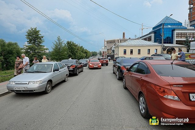 Якоб потребовал убрать парковку с улицы Горького