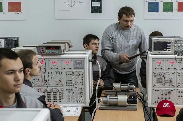 Конкурс 4 человека на место: свердловские школьники снова идут в техникумы