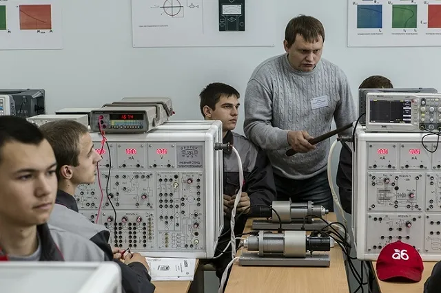 Конкурс 4 человека на место: свердловские школьники снова идут в техникумы