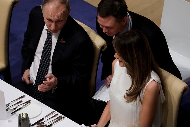 В соцсетях отмечают явную симпатию между Владимиром Путиным и Меланьей Трамп