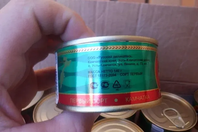 432 банки красной икры без документов не дали вывезти из страны уральские таможенники