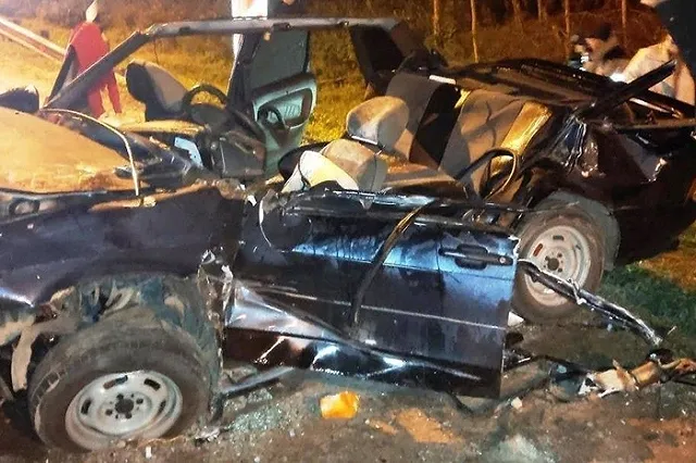 В окрестностях Валдая двое военных погибли и ещё двое пострадали в страшной аварии