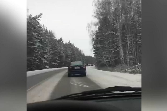Под Екатеринбургом образовалась огромная пробка