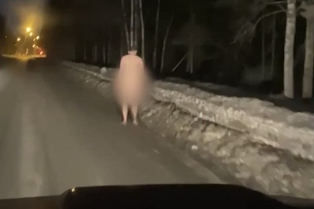 Почему екатеринбуржцы стали массово ходить голыми по улицам?