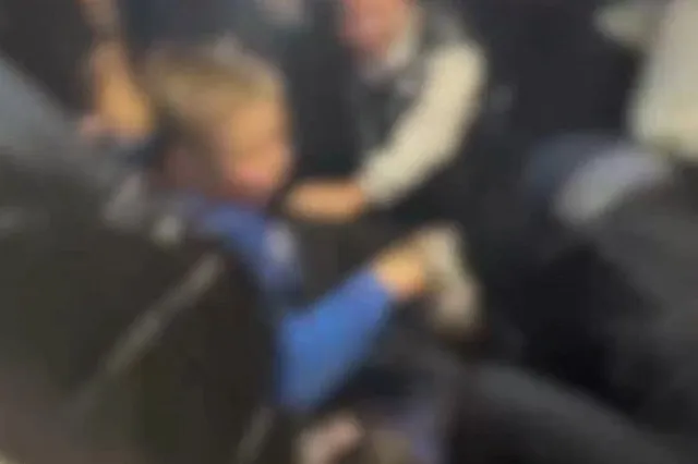 «Затаптывают в раздевалке»: в екатеринбургской школе дети устроили давку