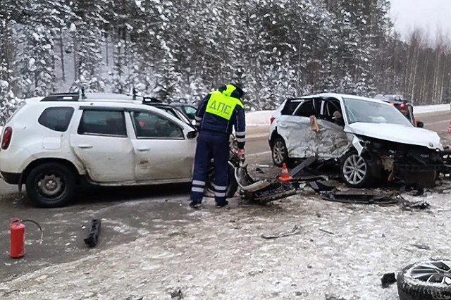 Три человека, в том числе 81-летняя женщина, пострадали в ДТП на Серовском тракте