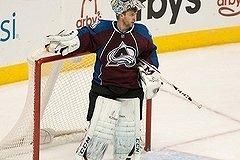 Варламов пропустил восемь шайб в матче НХЛ