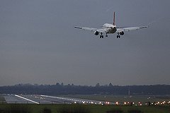 В «Кольцово» запретили проносить жидкости на борт