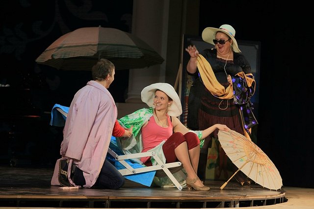 В свердловской музкомедии поставили мюзикл «Весёлые ребята»