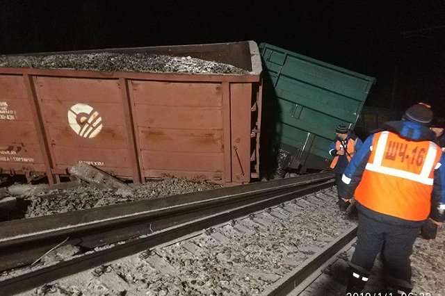 Под Екатеринбургом с путей сошли вагоны грузового поезда