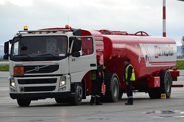 Новая причина для роста цен на авиабилеты: топливо в аэропортах подорожало на 10%