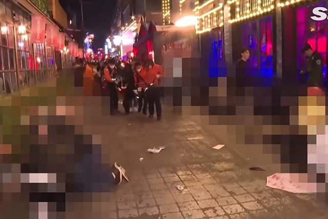 При давке в Сеуле погиб 151 человек, в том числе граждане России