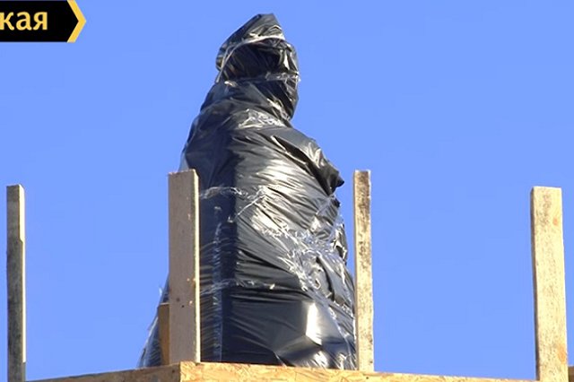 В Одессе демонтировали памятники Екатерине II и Суворову