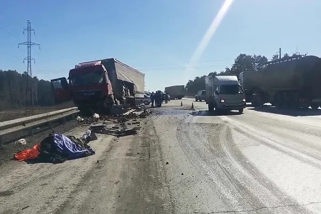 Стали известны подробности ДТП на ЕКАД, в котором погиб водитель «МАЗ»
