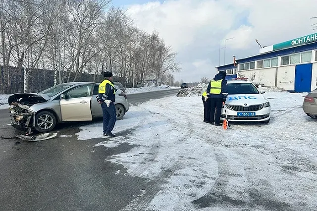 Женщина и ребенок пострадали в Екатеринбурге в ДТП на Сибирском тракте