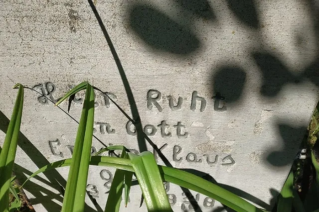 Блогер, рассказывающий о могилах, поведал, что на кладбище самое страшное