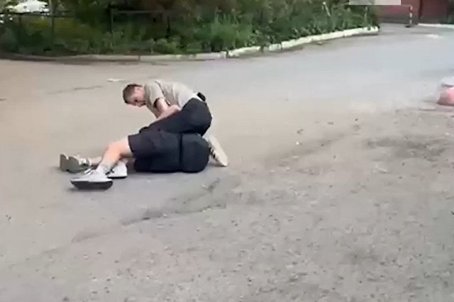 «Прислонил оружие к виску и избил»: в Екатеринбурге напали на ведущего детского телеканала «Карусель»