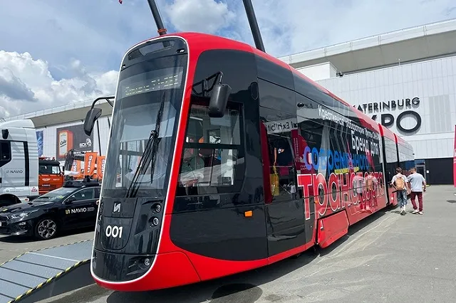 Губернатор рассказал, когда по улицам Екатеринбурга поедут новые трёхсекционные трамваи