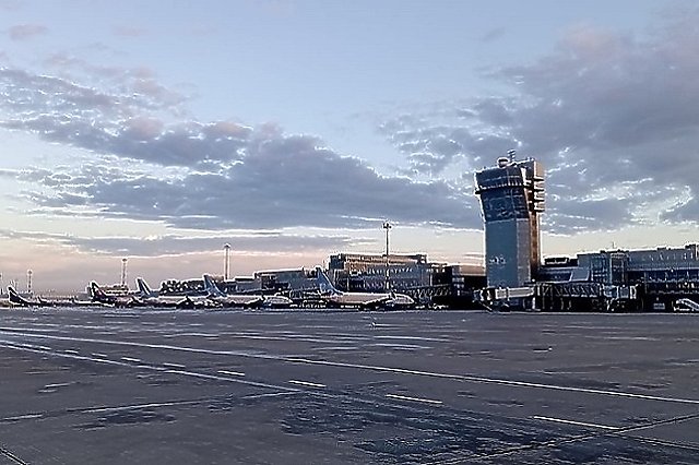 Екатеринбуржцы застряли в Кольцово на всю ночь из-за задержки самолётов