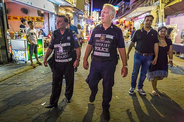 СМИ: в магазинах Пхукета начали принимать от туристов заявления в полицию