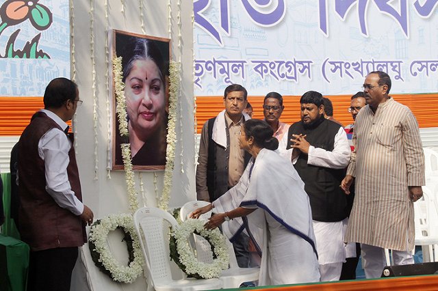 В Индии 470 человек скончались от горя по умершей главе штата Тамилнад