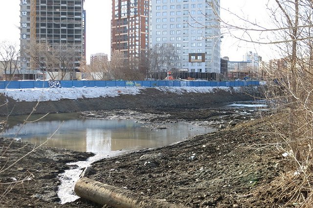 На стройплощадке проблемного ЖК «Первый Николаевский» замечены мародеры