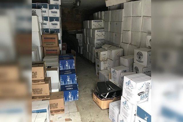 В Екатеринбурге полиция изъяла более 10 тысяч бутылок нелегального алкоголя