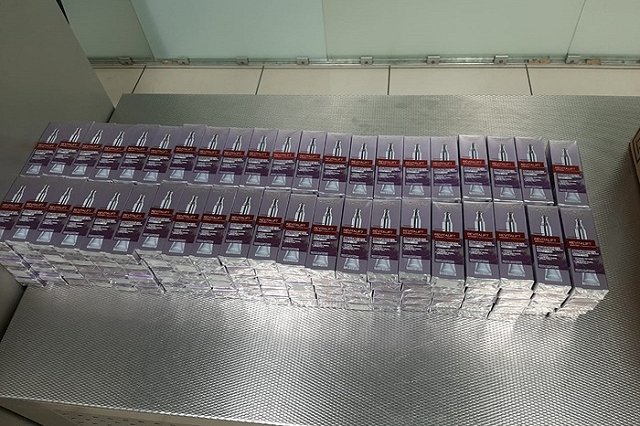 Пассажир пытался вывезти из Екатеринбурга в Китай 9 кг крема французской марки