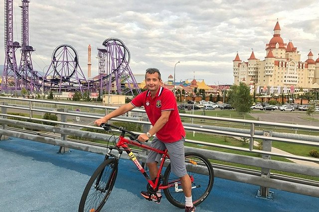 Посадившего самолет в поле Героя России вернули к полетам