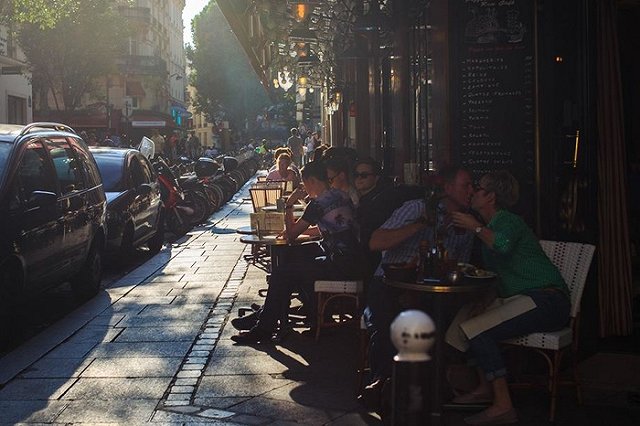 Во Франции местный житель захватил в заложники и убил свою жену