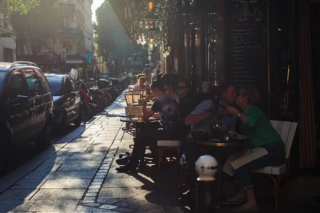 Во Франции местный житель захватил в заложники и убил свою жену