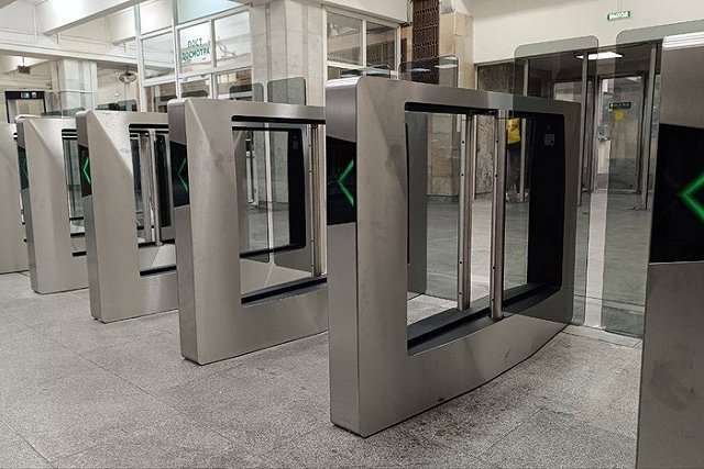 Турникеты на выход поменяли на первой станции метро Екатеринбурга