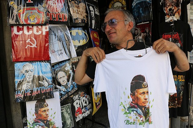 Песков ответил на вопрос о наличии маек с Путиным в гардеробе президента