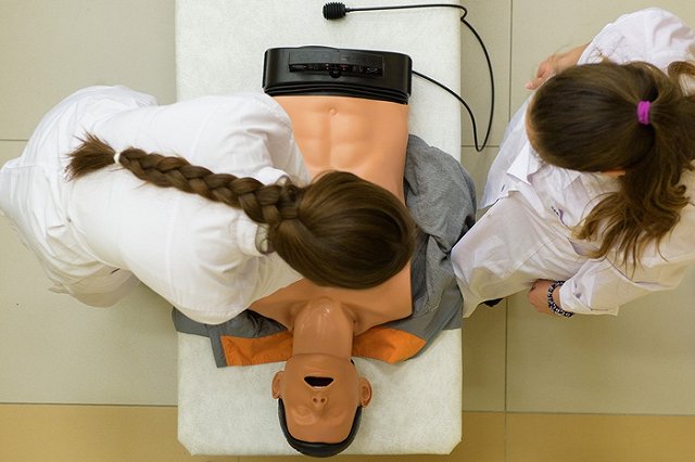 Уральским студентам-медикам вернули дипломы