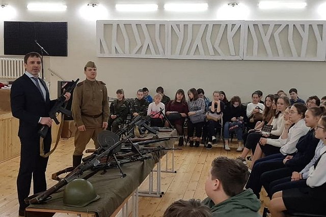 Депутат Заксобрания начал готовить школьников к войне с Турцией: «Мальчиков всегда тянет воевать»