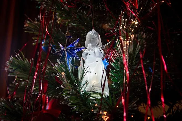 Свердловские власти рассказали о судьбе новогодних ёлок для детей в этом году