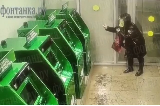 Двое петербургских пенсионеров задержаны в субботу за поджоги банкоматов