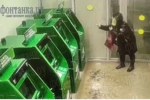 Двое петербургских пенсионеров задержаны в субботу за поджоги банкоматов