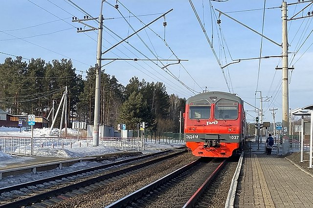 В Екатеринбурге малолетние зацеперы от страха сами позвонили в полицию прямо с поезда и «сдали» себя