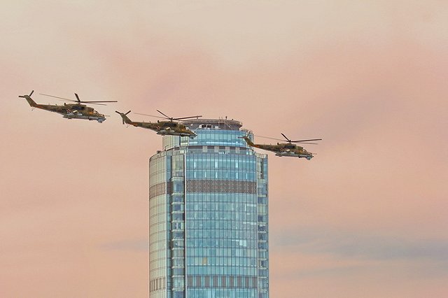 Летчики ЦВО поздравят ветеранов с Днем Победы прямо с неба