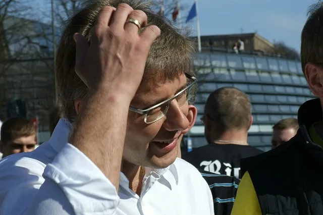 Захарова посоветовала Ушакову публиковать карикатуры в «Шарли Эбдо»