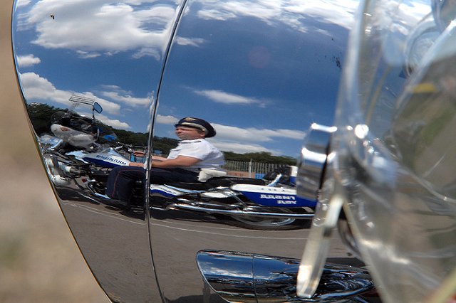 Пойман байкер, скинувший во время погони полицейского с мотоцикла