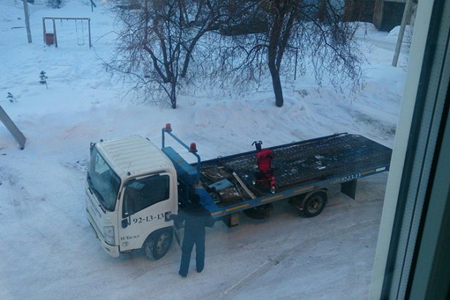 В Нижнем Тагиле эвакуатор увез детскую коляску