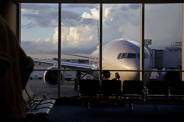 Azur Air оштрафовали за голодающих из-за задержки рейса в Кольцово пассажиров